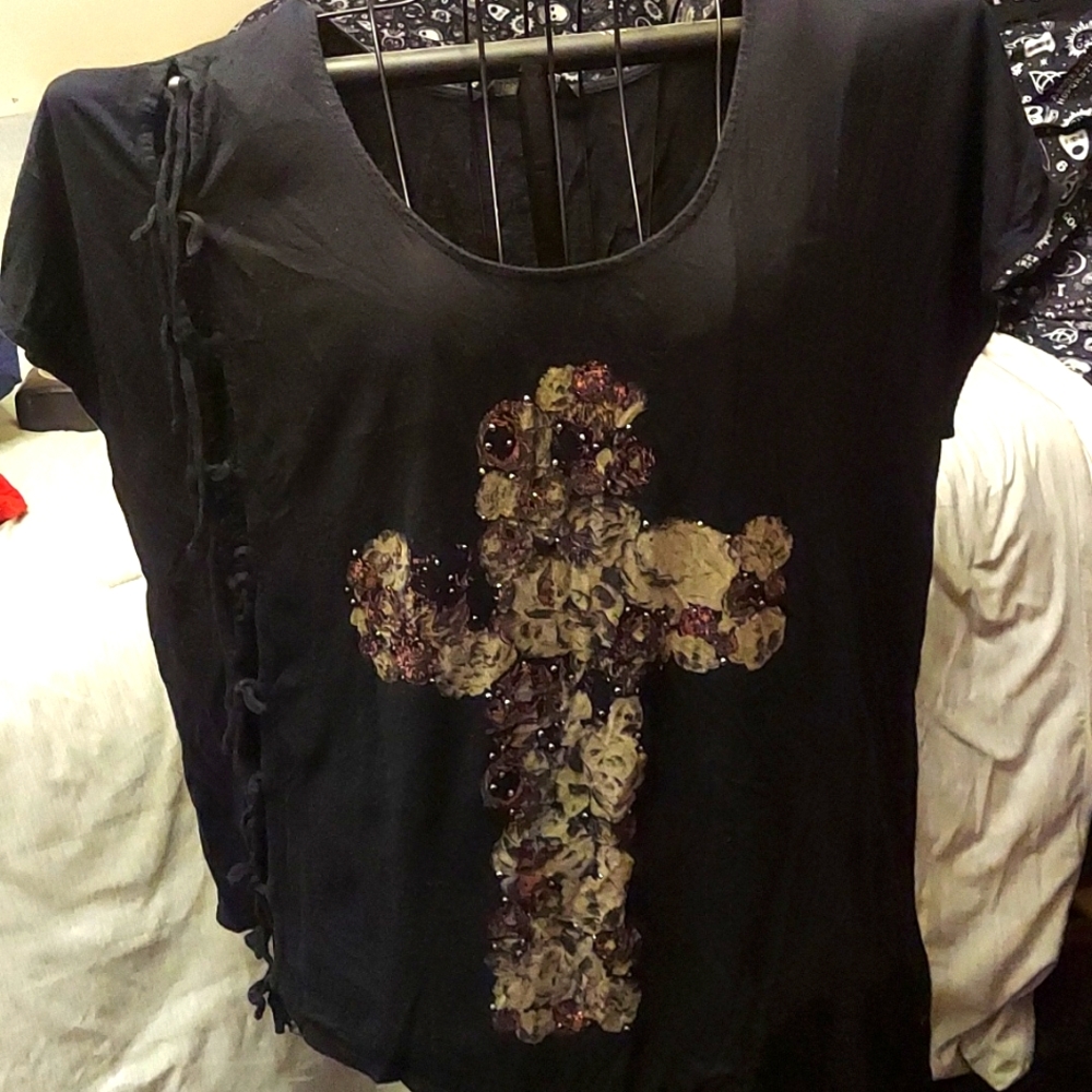 Rock and Republic long lace side tee